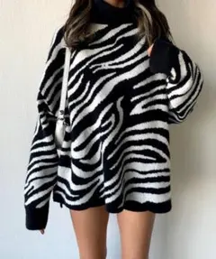 SHAGGIE ゼブラ柄オフタートルニットトップスのサムネイル