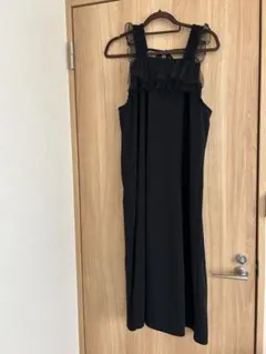 フリル付き黒ロングキャミワンピース