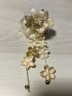①コサージュ　フラワー　ベージュ×ゴールド