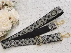 新作　再販　インド刺繍リボン　ショルダー紐　スマホ　ストラップ　黒　送料込