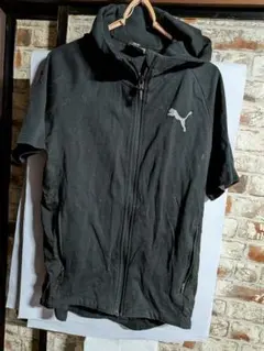 PUMA ブラック フード付きショートスリーブパーカー