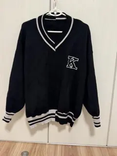 K刺繍 ブラック Vネックセーター