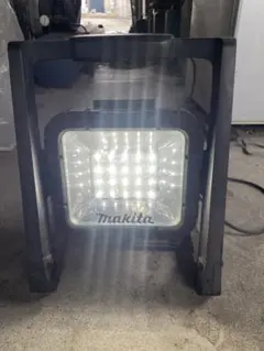 【引取限定】マキタ　ML805　ライト　中古【うるま市田場】 中古 【中古品】マキタ makita 充電式LEDスタンドライト ML805 [02