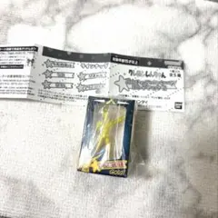 ガチャ クレヨンしんちゃん ミニチュアパッケージ アクション仮面ゴールド