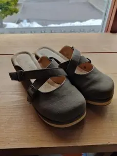 グレー クロスストラップ サンダル