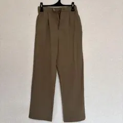 BLATE ベージュ プリーツ入り スラックスパンツ