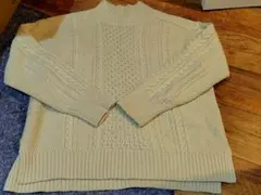 GU ケーブル編み 長袖セーター クリーム