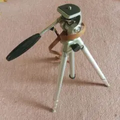 アルミニウム製シルバー三脚
