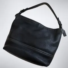 美品　coach ワンショルダーバッグ　オールレザー　ブラック　ロゴ型押し