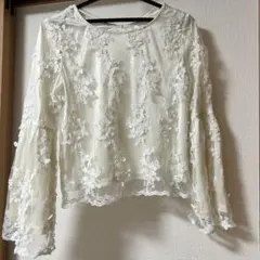ページボーイ アイボリー フラワー刺繍 長袖トップス Fサイズ