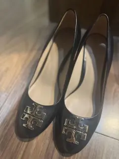 Tory Burch パンプス ブラック ゴールドロゴのサムネイル