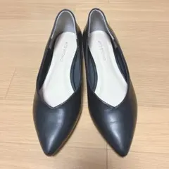 【美品】オペークドットクリップ Vカット ポインテッドトゥ パンプス 黒 Ｓのサムネイル