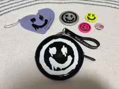 【 WORLD WIDE LOVE! 】ポーチ&缶バッジのセットのサムネイル