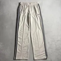 adidas トラックパンツ　ジェンダーニュートラル　ジャージ　ルーズフィット