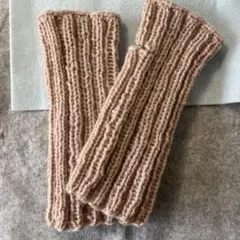 ベージュ ニット 指穴付きアームウォーマー兼アームカバー