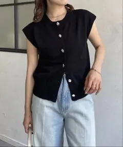 Thevon.（ゼヴォン） ニュアンスボタンフレンチカーディガン　ブラックのサムネイル