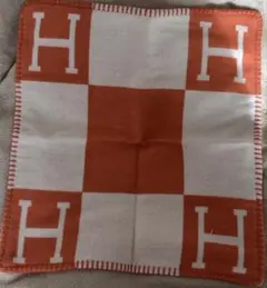 H クッション カバー 柄 ロゴ マーク モチーフ 新品 未使用 オレンジ 42