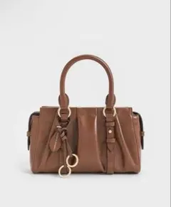 CHARLES & KEITH ブリットン ルーシュドトップハンドルトートバッグ