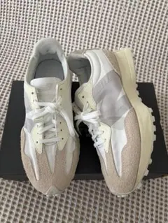New Balance スニーカー　WS327SFD ベージュ×ホワイトのサムネイル