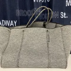 Item thumbnail for item b86e7d0c-9e17-4652-b3d3-f52dd2605224