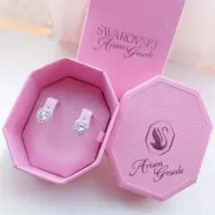 Ariana Grande x SWAROVSKI　ハートスタッドピアス