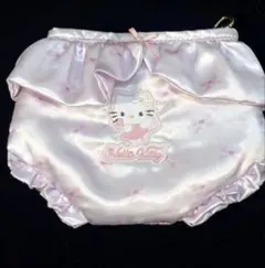 Hello Kitty フリル おパンツ型ポーチのサムネイル