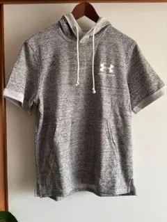 【新品】アンダーアーマー 霜降グレー半袖フード付カットソー！女の子にも！