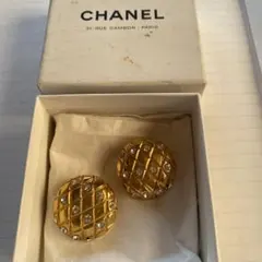シャネルイヤリング　ココ　ビンテージ　ラインストーン　高級感のあるデザイン