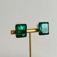 アメリカ製 エメラルドカット グリーンガラスUSAヴィンテージイヤリング