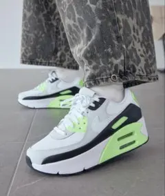 ナイキ エア マックス 90 LV8 ウィメンズシューズ 新品　25センチ