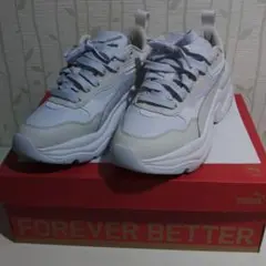 PUMA スニーカー