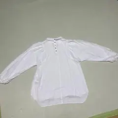 ホワイト 長袖シャツ ボタン付き襟