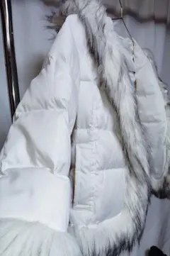 ホワイト ダウンジャケット