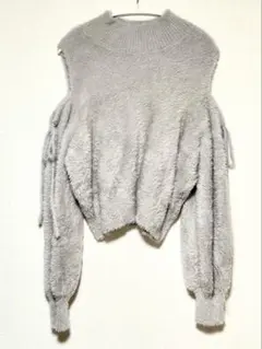 レディース　ニット　グレー　オフショルダー　肩出し　フェザー　Mサイズ