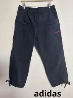 adidasアディダス　7分丈ナイロンパンツ　ブラック　ロゴ入り　裾絞り