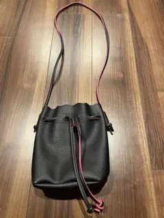 黒い巾着型ショルダーバッグ　ポシェット