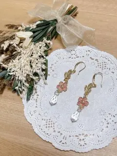 ハンドメイド 桜とクリスタルのピアス