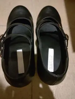 NUOVO ブラックハイヒール ストラップ付き