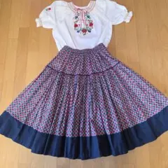 フォークダンス衣装　刺繍ブラウスとスカートセットのサムネイル