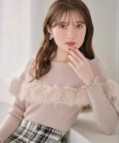 tocco closet ファー付きケープライク袖口フリルリブニットプルオーバー