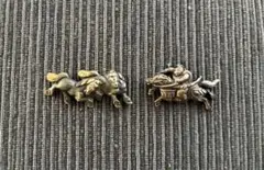 銀製品 時代物 前金具 胴乱 猛虎図 （煙草入れ煙管入れ提げ物根付目貫