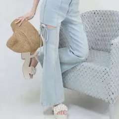 【MAJESTIC LEGON】スリットビジューフレアデニムパンツ　XSのサムネイル