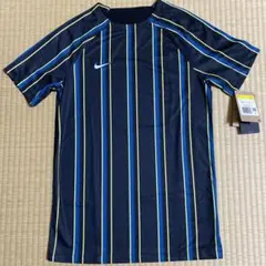 【新品　未使用】Nike ストライプ 半袖Tシャツ S サッカー　スリムフィット