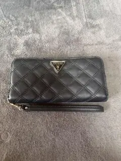 GUESS 長財布 ブラック キルティング ストラップ付のサムネイル