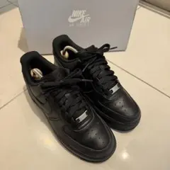 美品 Nike Air Force 1 07 ブラック スニーカー 24.5cm