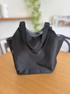 あおりポケットブラック ハンドバッグ