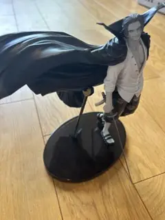 シャンクス　モノクロver フィギュア
