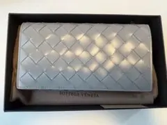 BOTTEGA VENETA グレー 長財布 編み込みデザインのサムネイル