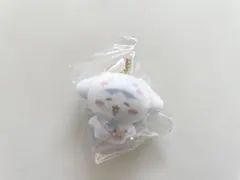 ちいかわサンリオ　シークレットフロッキーマスコットチャーム　ハチワレ　シナモン