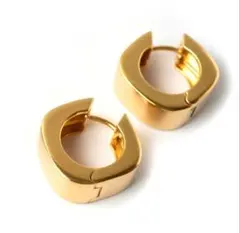 再入荷！フープピアス　スクエア　ゴールド　メタル